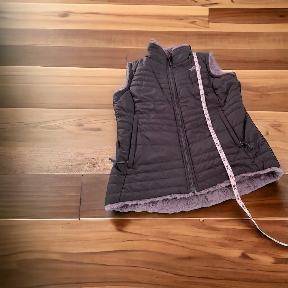 The North Face Mossbud Insulated Grey  Vest - Picture 4 of 7